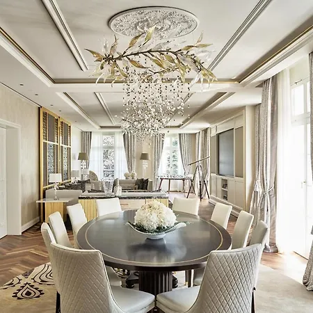 Grand Hotel