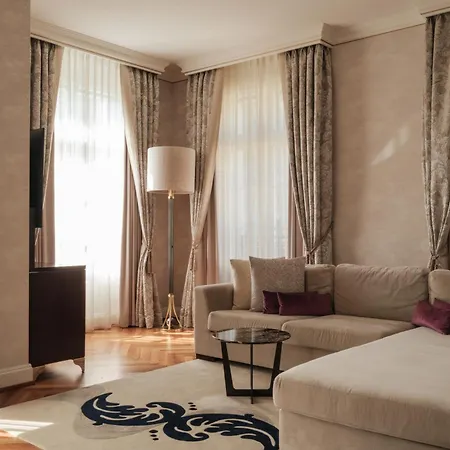 Grand Hotel